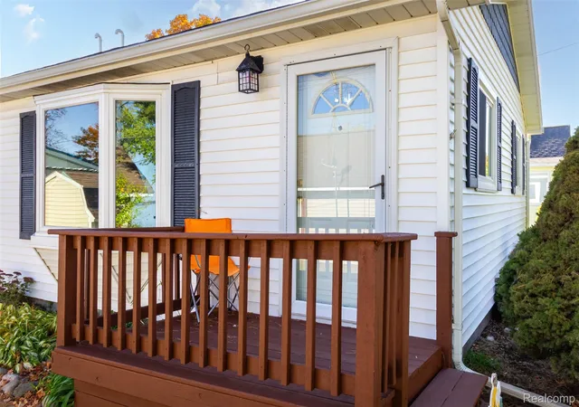 Photo 2 of Single family home for sale at 114 Wells St, Houghton Lake Heights, MI 48630 | MLS# 20261085378 | Listing updated on 2026-10-29