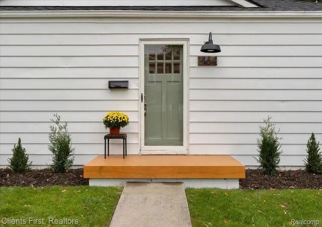 Photo 2 of Single family home for sale at 1464 Annabelle St, Ferndale, MI 48220 | MLS# 20261085379 | Listing updated on 2026-10-29