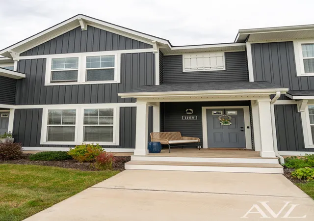 Listing Photo 2 - Condo for sale in building located at 1168 Stagecoach Dr SE, Byron Center, MI 49315