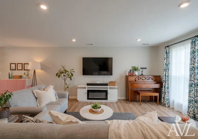 Listing Photo 4 - Condo for sale in building located at 1168 Stagecoach Dr SE, Byron Center, MI 49315