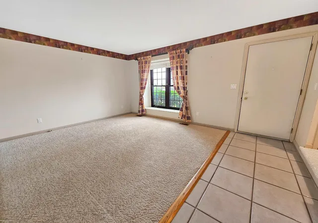 Listing Photo 2 - Condo for sale in building located at 2536 Chalk Farm Rd, Warren, MI 48091