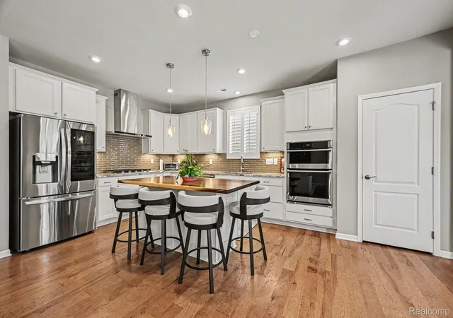 Listing Photo 4 - Condo for sale in building located at 48762 Rockview Rd, Novi, MI 48374