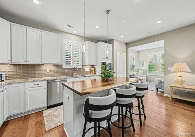 Listing Photo 5 - Condo for sale in building located at 48762 Rockview Rd, Novi, MI 48374