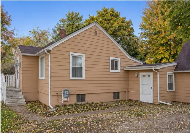 Photo 3 of Single family home for sale at 927 E Remus Rd, Mount Pleasant, MI 48858 | MLS# 79080074707 | Listing updated on 2026-10-29