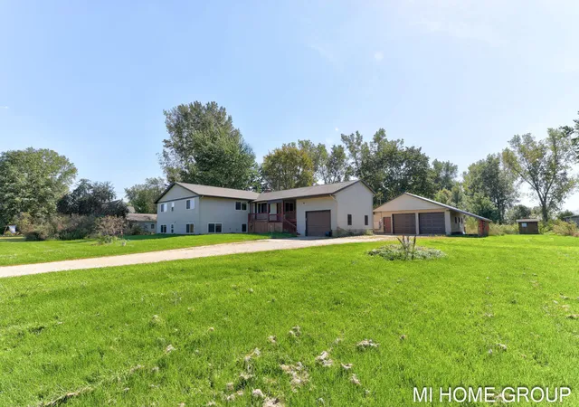Photo 2 of Single family home for sale at 11774 Tyler St, Holland, MI 49424 | MLS# 71026055939 | Listing updated on 2026-10-29