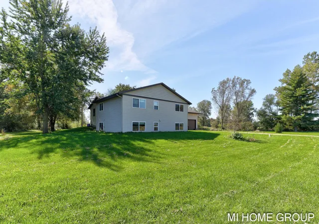 Photo 3 of Single family home for sale at 11774 Tyler St, Holland, MI 49424 | MLS# 71026055939 | Listing updated on 2026-10-29