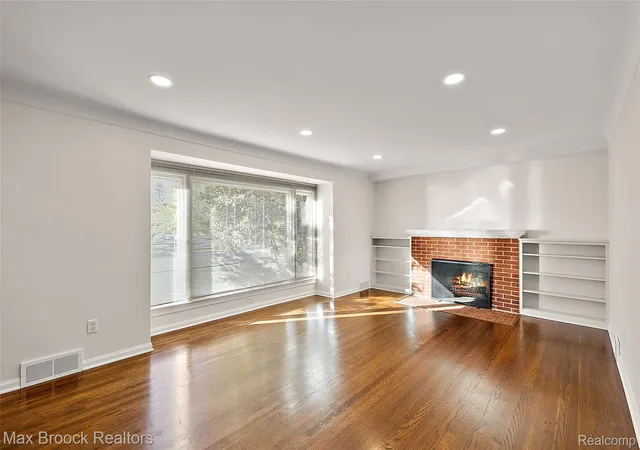 Photo 3 of Single family home for sale at 4428 N Verona Cir, Royal Oak, MI 48073 | MLS# 20261085423 | Listing updated on 2026-10-28