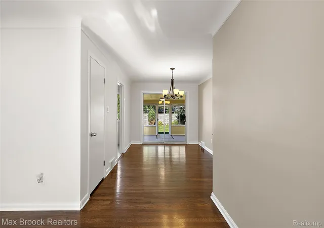 Photo 4 of Single family home for sale at 4428 N Verona Cir, Royal Oak, MI 48073 | MLS# 20261085423 | Listing updated on 2026-10-28