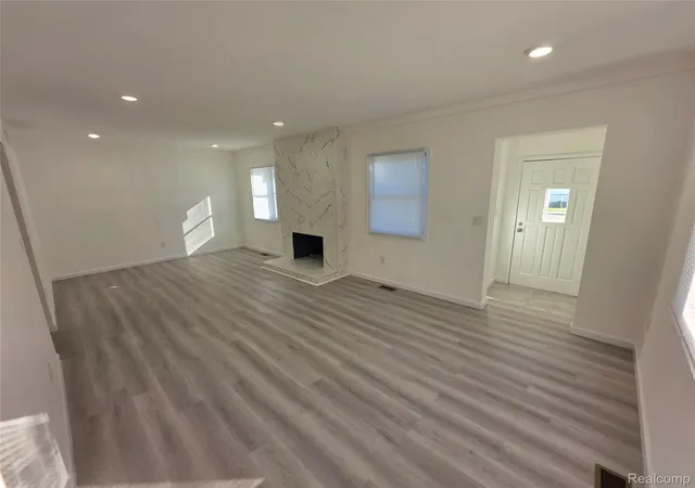 Photo 1 of Single family home for sale at 28921 Pinehurst St, Roseville, MI 48066 | MLS# 20261085438 | Listing updated on 2026-10-29