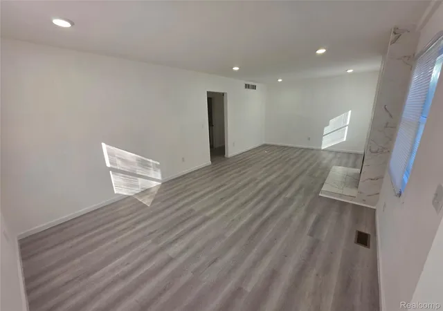 Photo 4 of Single family home for sale at 28921 Pinehurst St, Roseville, MI 48066 | MLS# 20261085438 | Listing updated on 2026-10-29