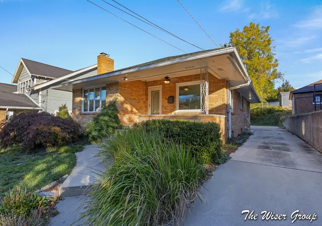 Photo 2 of Single family home for sale at 1105 4th Street NW, Grand Rapids, MI 49504 | MLS# 65026055976 | Listing updated on 2026-10-28