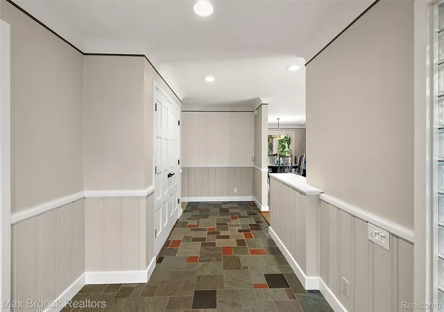 Photo 2 of Single family home for sale at 6130 Idlewyle Rd, Bloomfield Hills, MI 48301 | MLS# 20261085463 | Listing updated on 2026-10-29