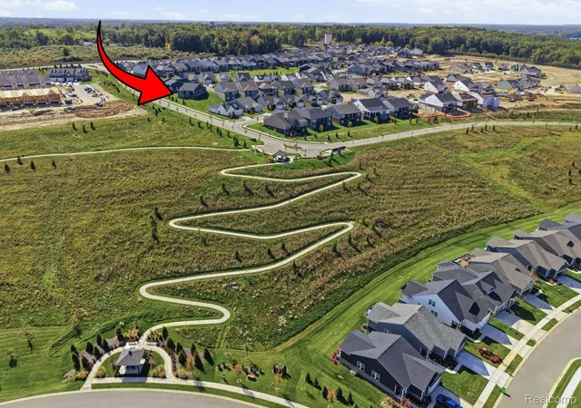 Listing Photo 1 - Condo for sale in building located at 1562 Moss Dr, Milford, MI 48381