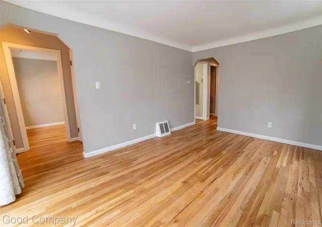 Photo 2 of Single family home for sale at 3303 Cummings Ave, Royal Oak, MI 48073 | MLS# 20261085532 | Listing updated on 2026-10-27