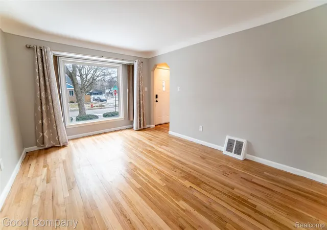 Photo 3 of Single family home for sale at 3303 Cummings Ave, Royal Oak, MI 48073 | MLS# 20261085532 | Listing updated on 2026-10-27