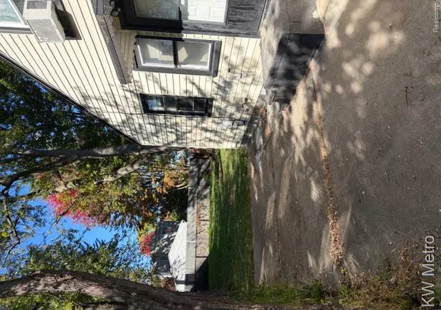 Photo 2 of Single family home for sale at 27459 Park Ct, Madison Heights, MI 48071 | MLS# 20261085545 | Listing updated on 2026-10-29