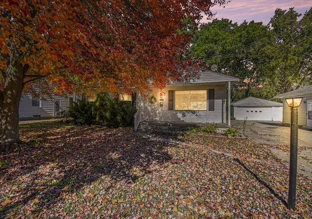 Photo 2 of Single family home for sale at 1729 Kentfield St SW, Wyoming, MI 49519 | MLS# 65026056044 | Listing updated on 2026-10-27