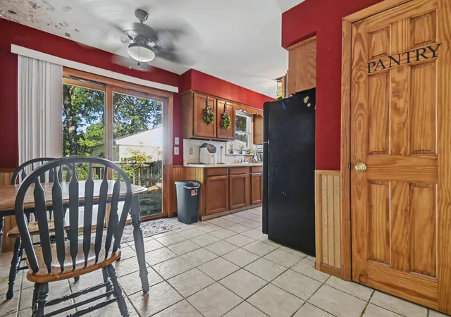 Photo 4 of Single family home for sale at 1729 Kentfield St SW, Wyoming, MI 49519 | MLS# 65026056044 | Listing updated on 2026-10-27