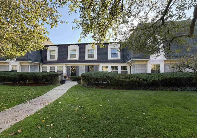 Listing Photo 1 - Condo for sale in building located at 1965 Shorepointe Ln, Grosse Pointe, MI 48236