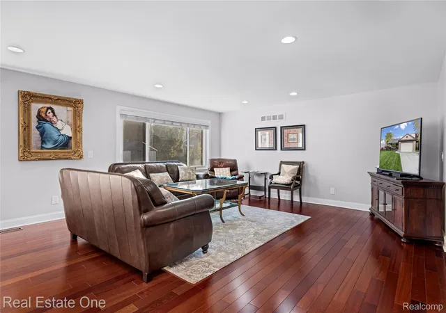 Photo 4 of Single family home for sale at 39435 Baroque Blvd, Clinton Township, MI 48038 | MLS# 20261085588 | Listing updated on 2026-10-31