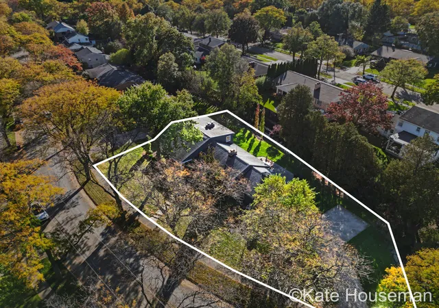 Photo 2 of Single family home for sale at 2121 E Shiawassee Dr SE, Grand Rapids, MI 49506 | MLS# 65026056081 | Listing updated on 2026-10-30