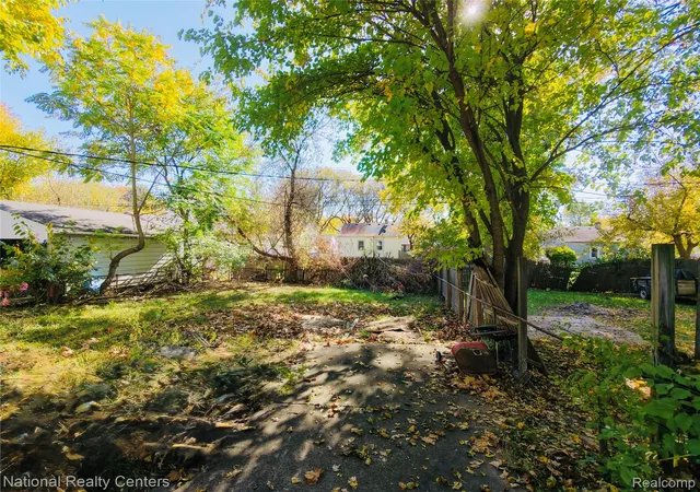 Photo 1 of Sale Pending at 203 W Longfellow Ave, Pontiac, MI 48340 | MLS# 20261085597 | Listing updated on 2026-10-26