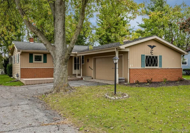 Photo 1 of Single family home for sale at 2278 Greenview Dr, Adrian, MI 49221 | MLS# 20261085662 | Listing updated on 2026-10-29
