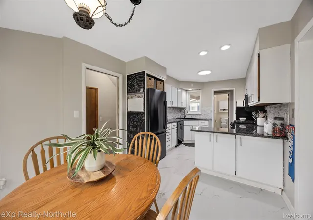 Photo 2 of Single family home for sale at 2278 Greenview Dr, Adrian, MI 49221 | MLS# 20261085662 | Listing updated on 2026-10-29