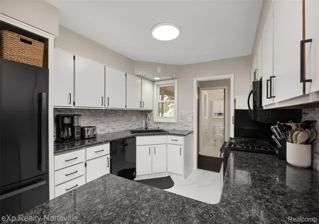 Photo 3 of Single family home for sale at 2278 Greenview Dr, Adrian, MI 49221 | MLS# 20261085662 | Listing updated on 2026-10-29
