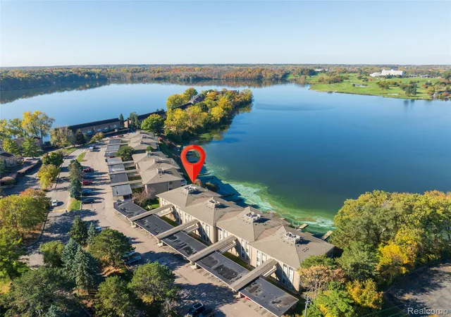 Listing Photo 2 - Condo for sale in building located at 881 Cliffs Dr, Ypsilanti, MI 48198 - Unit #201A