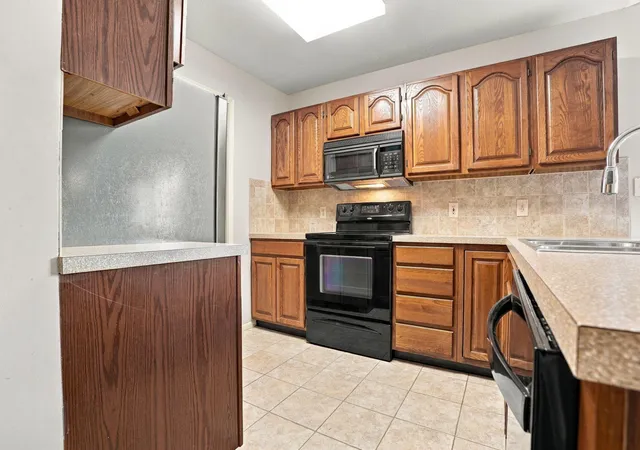Listing Photo 1 - Condo for sale in building located at 4763 Rockvalley Dr NE, Grand Rapids, MI 49525