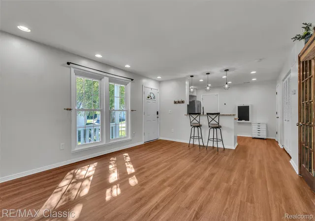Listing Photo 5 - Condo for sale in building located at 1616 Golden Ln, Ypsilanti, MI 48198