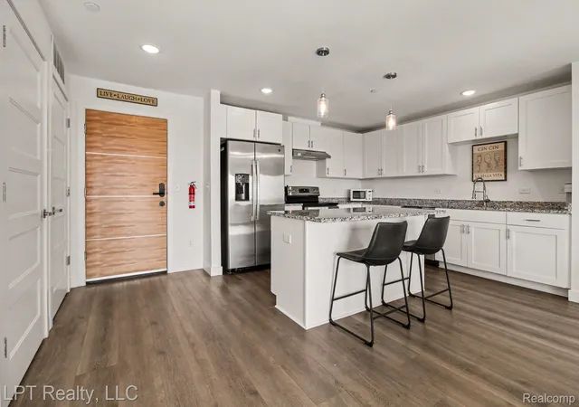 Listing Photo 1 - Condo for sale in building located at 166 Oak St, Wyandotte, MI 48192 - Unit #410