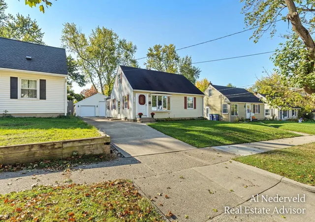 Photo 1 of Single family home for sale at 1018 Kentwood Dr NE, Grand Rapids, MI 49505 | MLS# 65026056204 | Listing updated on 2026-10-29