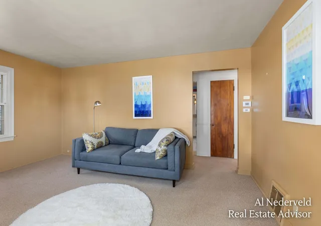 Photo 4 of Single family home for sale at 1018 Kentwood Dr NE, Grand Rapids, MI 49505 | MLS# 65026056204 | Listing updated on 2026-10-29