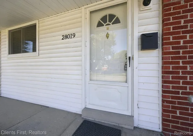 Photo 3 of Single family home for sale at 28019 Vogt St, Saint Clair Shores, MI 48081 | MLS# 20261085850 | Listing updated on 2026-10-28
