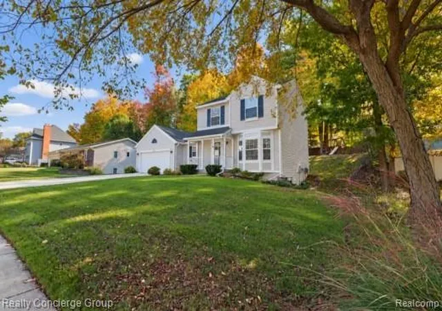 Photo 3 of Single family home for sale at 2250 Chelsea Dr NE, Grand Rapids, MI 49505 | MLS# 20261085884 | Listing updated on 2026-10-28