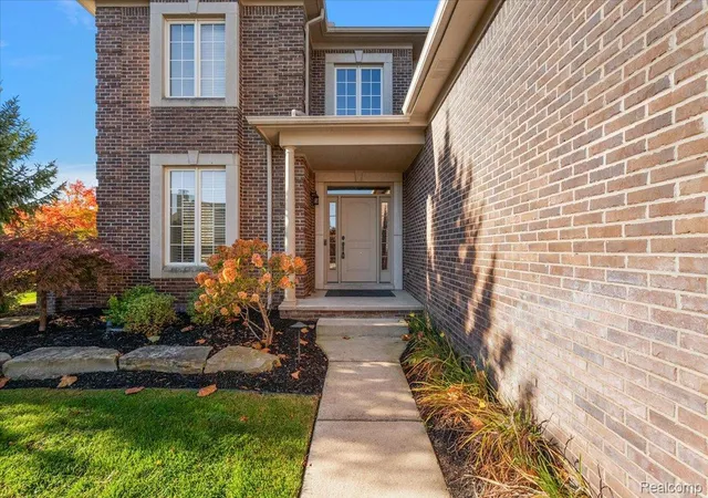 Photo 4 of Single family home for sale at 26690 Kentucky Ct, South Lyon, MI 48178 | MLS# 20261085915 | Listing updated on 2026-10-27