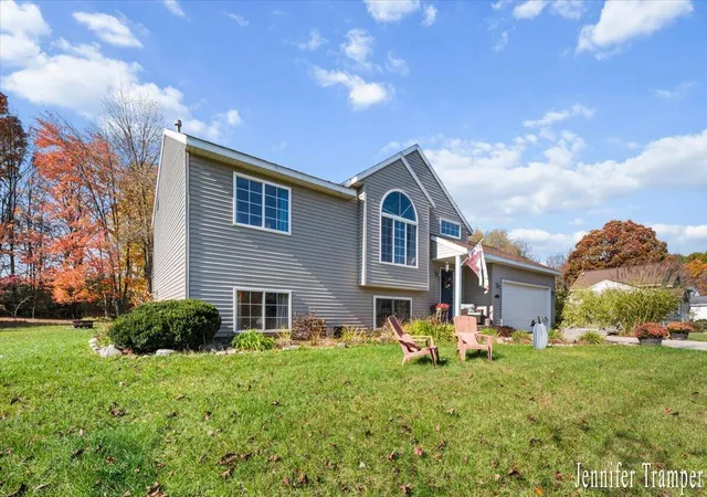 Photo 4 of Single family home for sale at 14881 Treevalley Dr, Cedar Springs, MI 49319 | MLS# 65026056260 | Listing updated on 2026-10-28