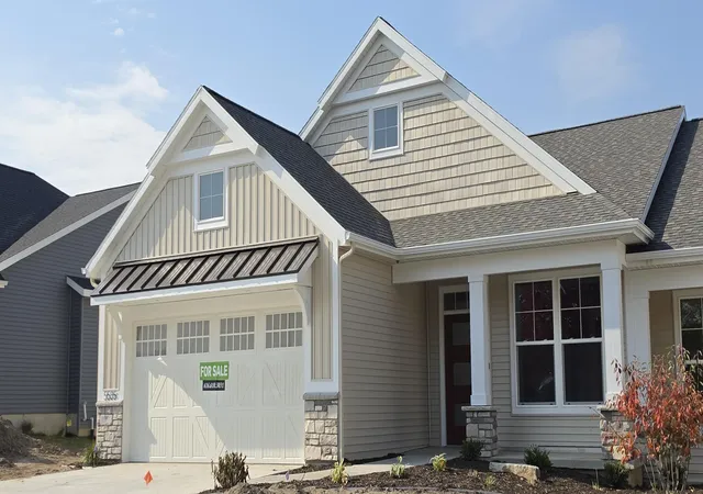 Listing Photo 2 - Condo for sale in building located at 5535 Canal Ave SW, Wyoming, MI 49418 - Unit #62