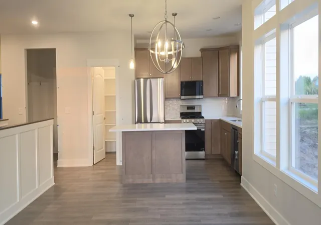 Listing Photo 4 - Condo for sale in building located at 5535 Canal Ave SW, Wyoming, MI 49418 - Unit #62