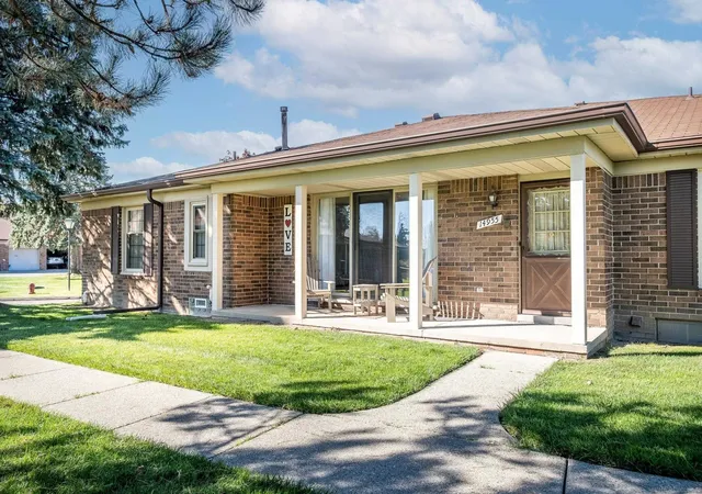 Listing Photo 2 - Condo for sale in building located at 14955 Hartford Ct, Shelby Township, MI 48315
