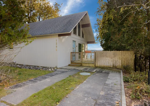 Photo 3 of Single family home for sale at 1393 Crystal Dr, Frankfort, MI 49635 | MLS# 78080074763 | Listing updated on 2026-10-30