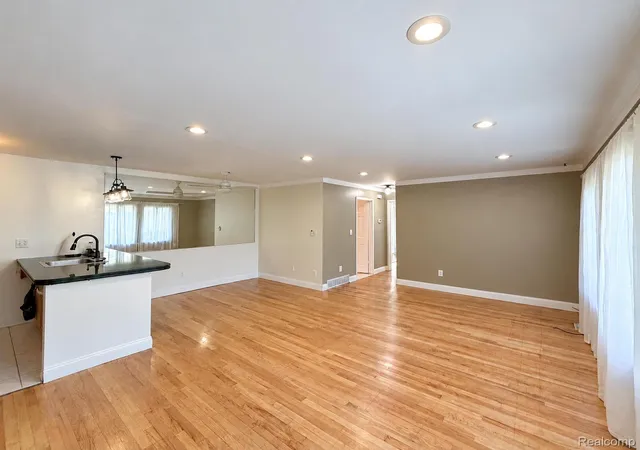 Listing Photo 1 - Condo for sale in building located at 19253 E 13 Mile Rd, Roseville, MI 48066