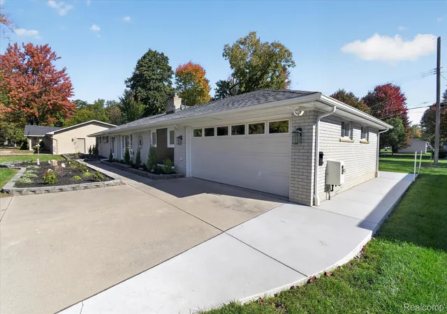 Photo 4 of Single family home for sale at 17310 Mayfield St, Livonia, MI 48152 | MLS# 20261086042 | Listing updated on 2026-10-27