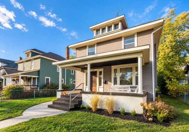 Photo 1 of Single family home for sale at 1217 Sigsbee St SE, Grand Rapids, MI 49506 | MLS# 65026056450 | Listing updated on 2026-10-29