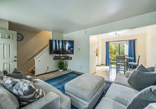 Listing Photo 1 - Condo for sale in building located at 3091 Wolverine Dr, Ann Arbor, MI 48108 - Unit #