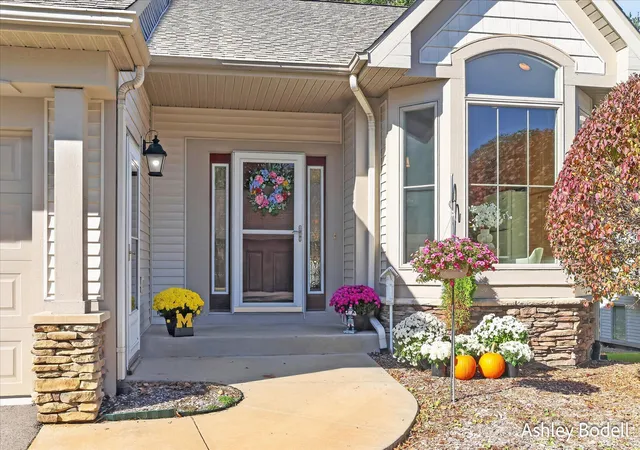 Listing Photo 2 - Condo for sale in building located at 4349 Willow Ln Dr NE, Grand Rapids, MI 49525