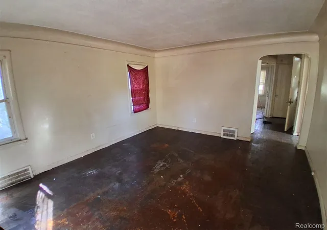 Photo 2 of Single family home for sale at 18280 Heyden St, Detroit, MI 48219 | MLS# 20261086084 | Listing updated on 2026-10-28