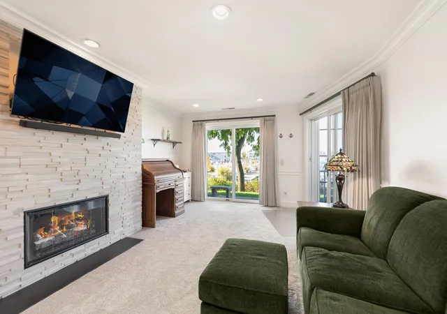 Listing Photo 4 - Condo for sale in building located at 300 Oselka Dr, New Buffalo, MI 49117 - Unit #161